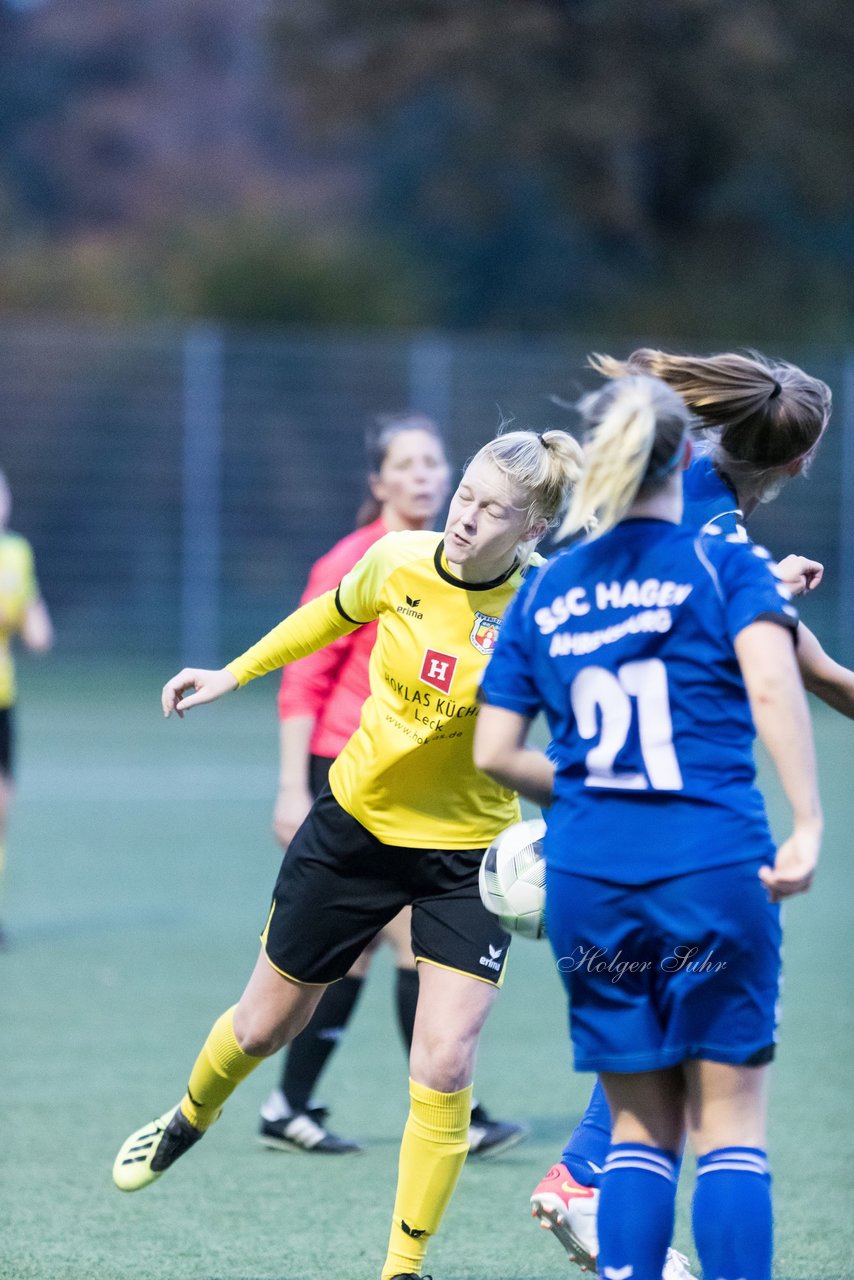 Bild 371 - F SSC Hagen Ahrensburg - SV Frisia 03 Risum-Lindholm : Ergebnis: 2:0